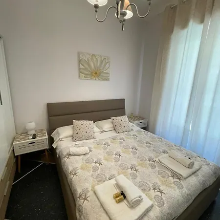 H2Ome Molo Porto Antico *