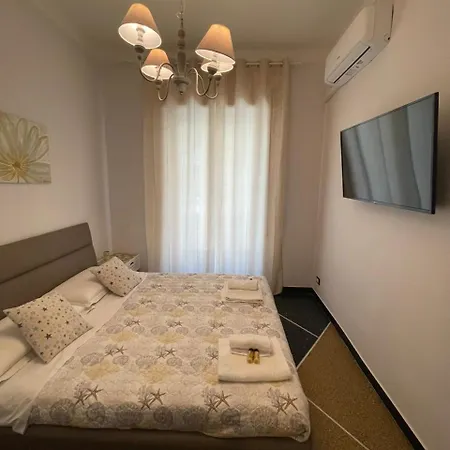 H2Ome Molo Porto Antico 公寓