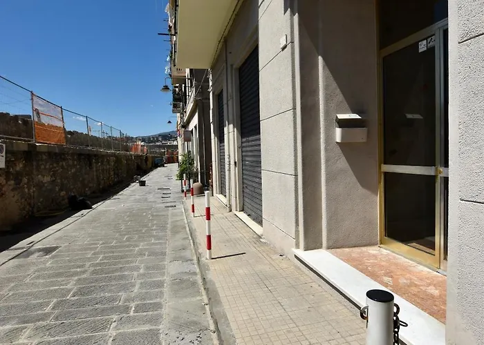 H2ome Molo, Posizione Area Porto Antico Génova